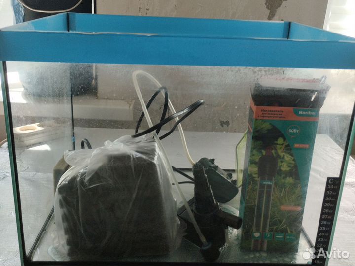 Аквариум с очистителем для воды