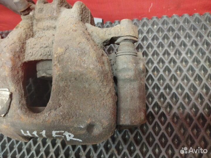 Суппорт передний правый Peugeot 308 4A EP6 2008