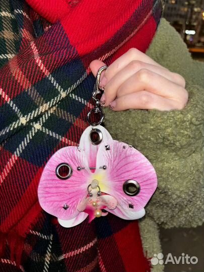 Брелок орхидея с пирсингом обвес