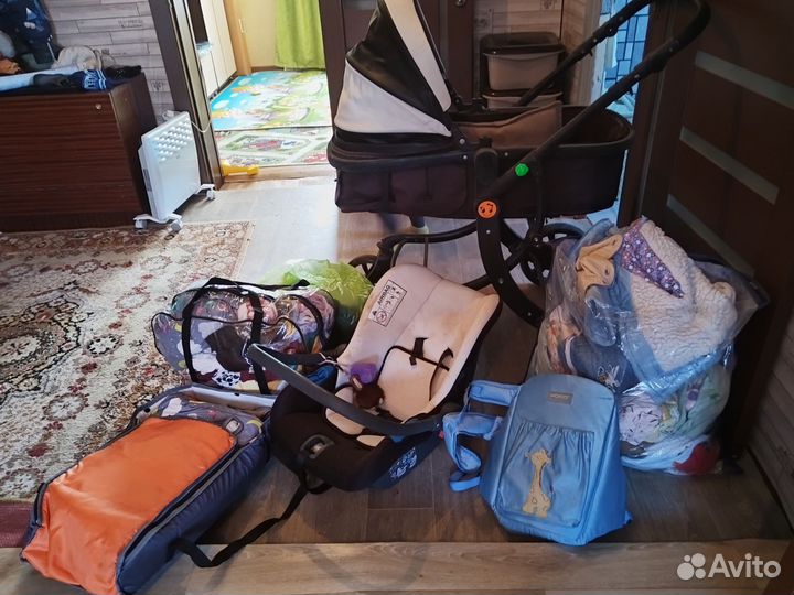 Коляска и детские вещи