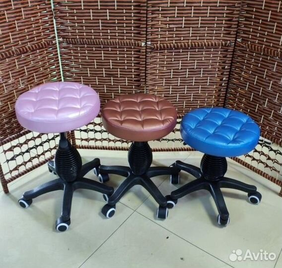 Стул для мастера педикюра, косметолога