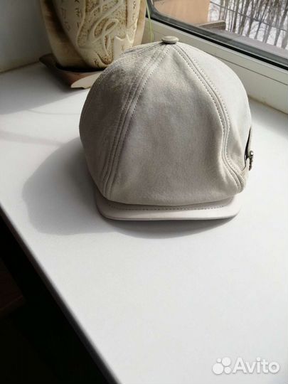 Кепка кожаная женская