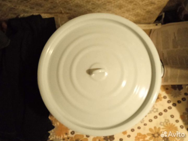 Кастрюля эмалированная огромная