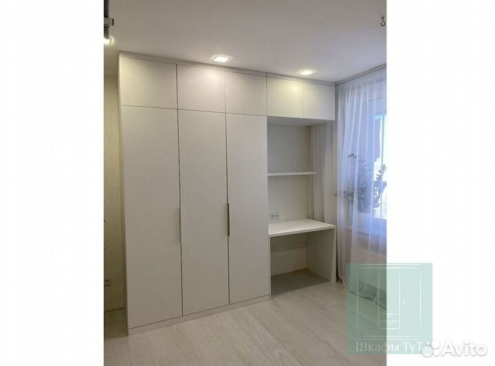 Распашной шкаф