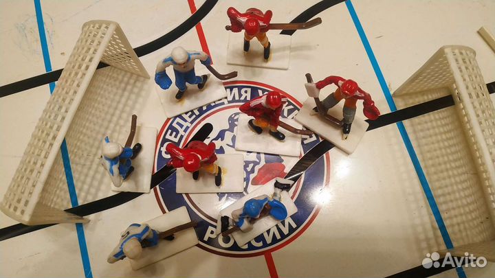 Для торта фигурки хоккеистов