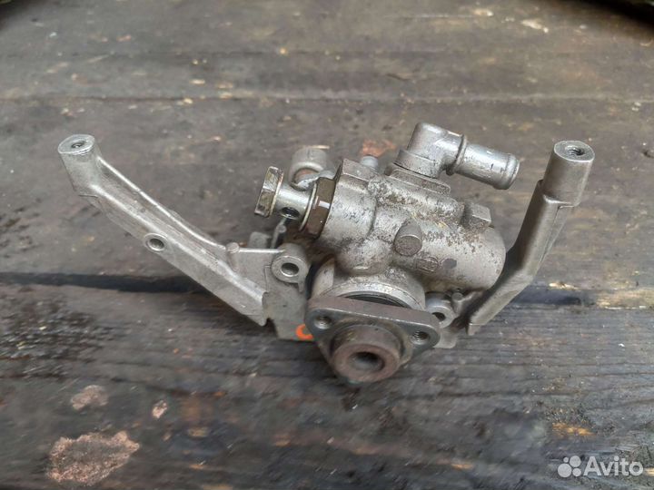 Кронштейн насоса гидроусилителя Audi A6C5 2.4 2.8