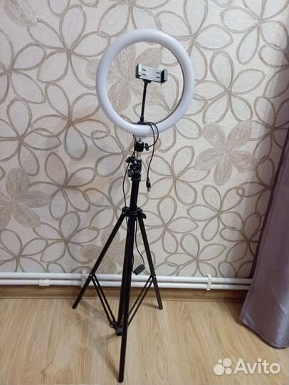 Штатив для телефона с лампой