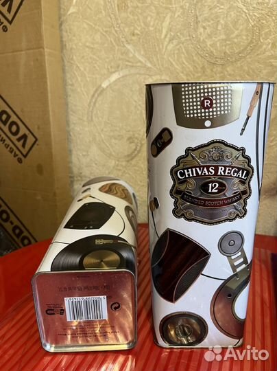 Коробка редкой формы металл от chivas regal