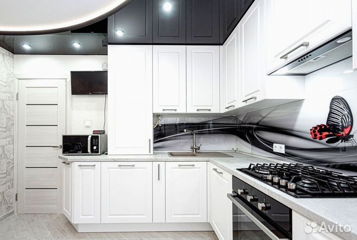 Кухонный гарнитур в современном стиле на заказ
