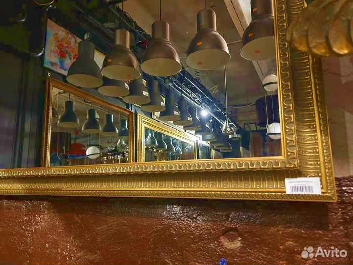 Большое зеркало в багетной раме