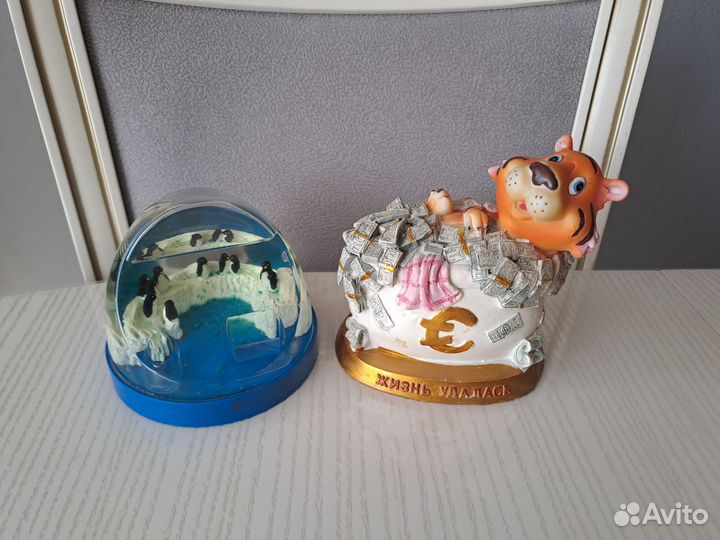 Сувенирные статуэтки фигурки