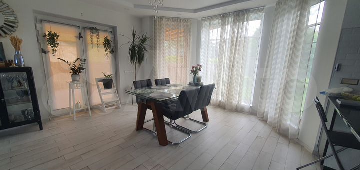 Дом 178 м² на участке 8 сот.