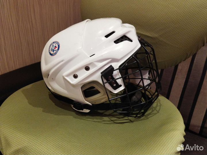 Хоккейный шлем