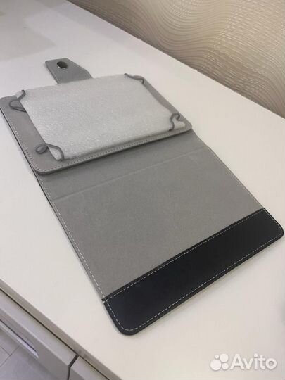 Чехол-книжка IT-Baggage ituni79-1 универсальный 7