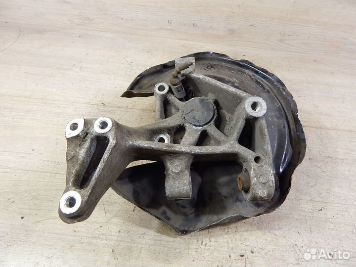 Кулак поворотный задний правый Vw Passat B6