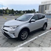 Toyota RAV4 2.2 AT, 2018, 129 000 км, с пробегом, цена 2 590 000 руб.