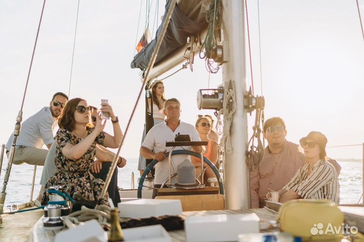 Закатная прогулка на парусной яхте