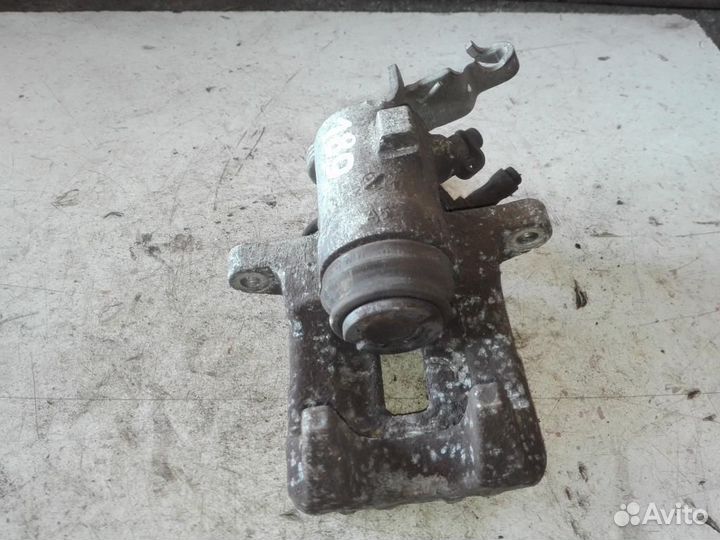 Суппорт задний правый Volkswagen Golf