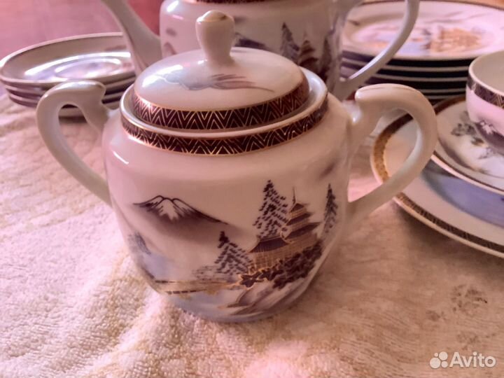 Фарфоровый чайный сервиз на 6 персон