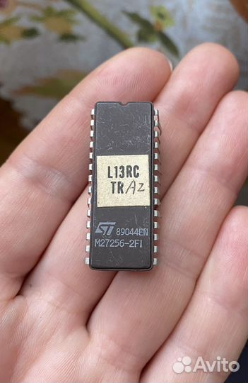 L13RS TR STM 89044EN M27256-2FI