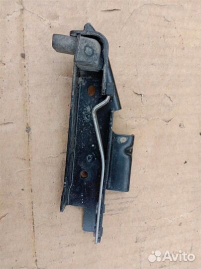 Стопор сдвижной двери ниж. левый Renault Dokker