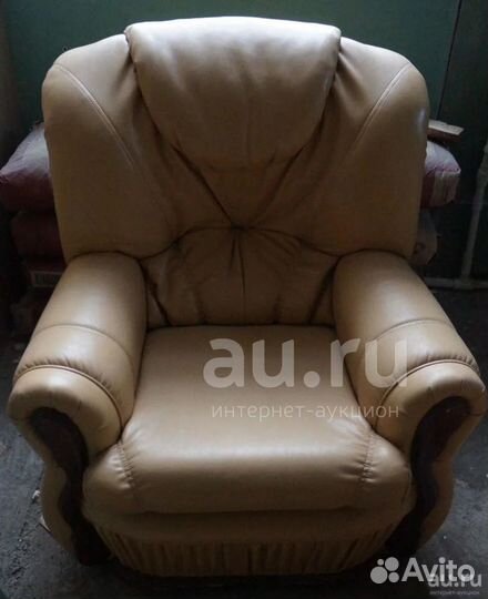 Комплект мягкой мебели (диван и два кресла)