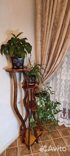 Подставка под цветы из дерева