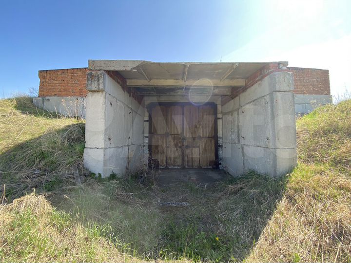 Отдельностоящее овощехранилище с землей