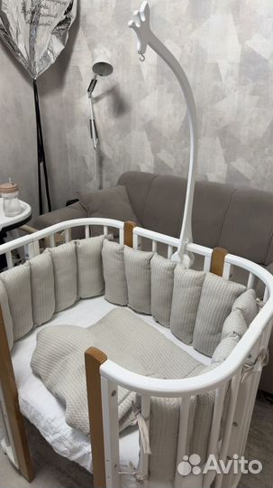 Кроватка детская с бортиками, кронштейном