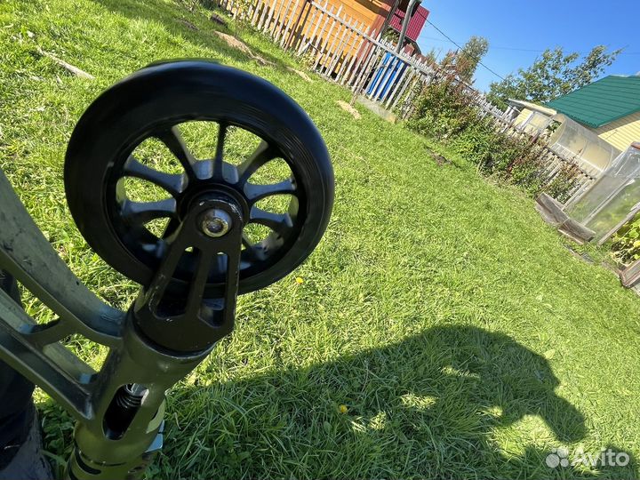 Трюковой самокат Yeez wow 3.0