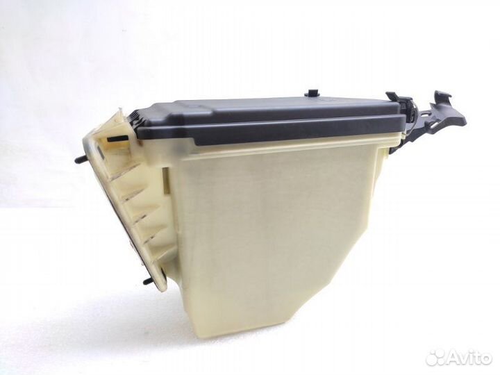 Блок предохранителей под капот Mercedes-Benz