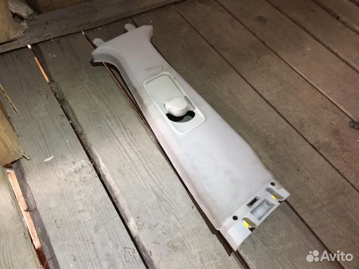 Обшивка центральной стой Land Rover Discovery III