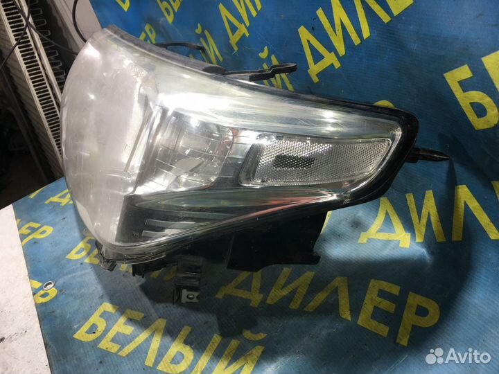 Левая ксеноновая фара Toyota Land Cruiser 200