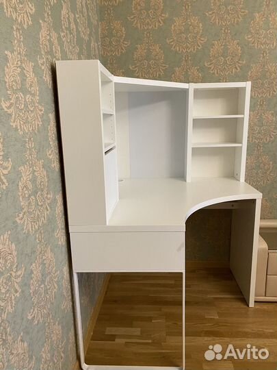 Письменный угловой стол IKEA mikke