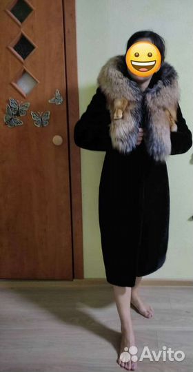 Шуба мутоновая с капюшоном из лисы