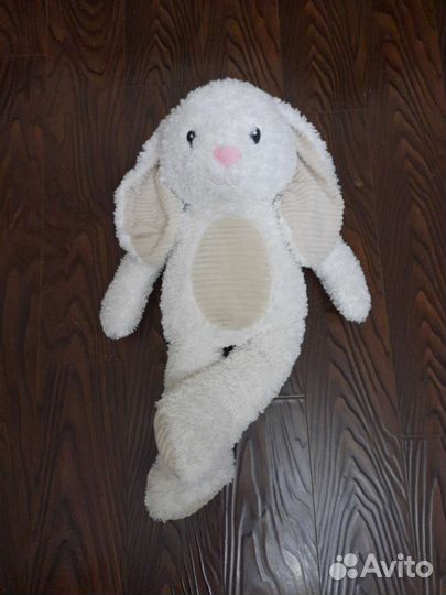 Большой плюшевый заяц