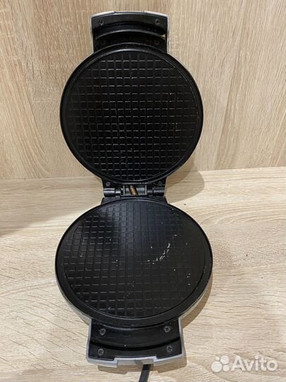 Вафельница Maxwell MW-1571SR