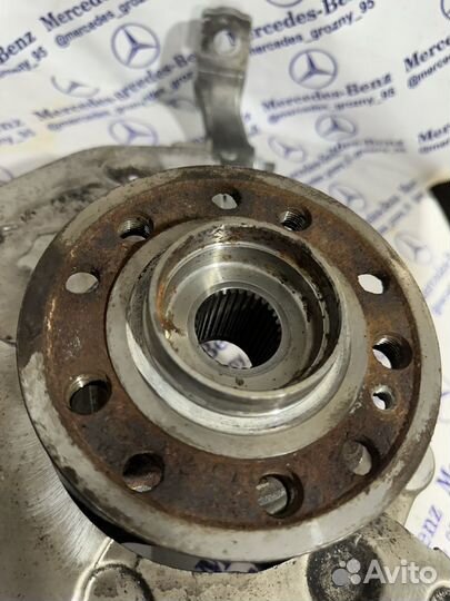 Передняя левая цапфа