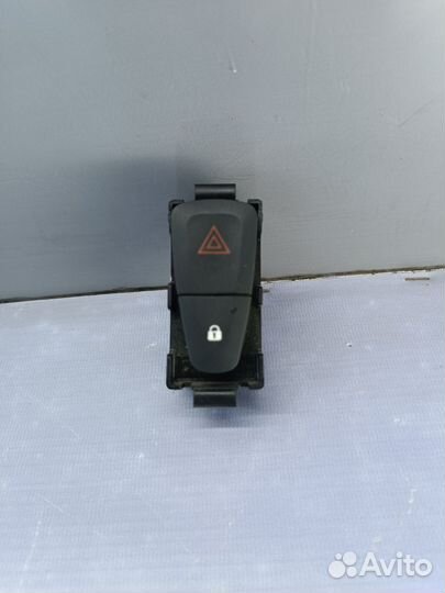 Кнопка аварийной сигнализации Renault Logan 2