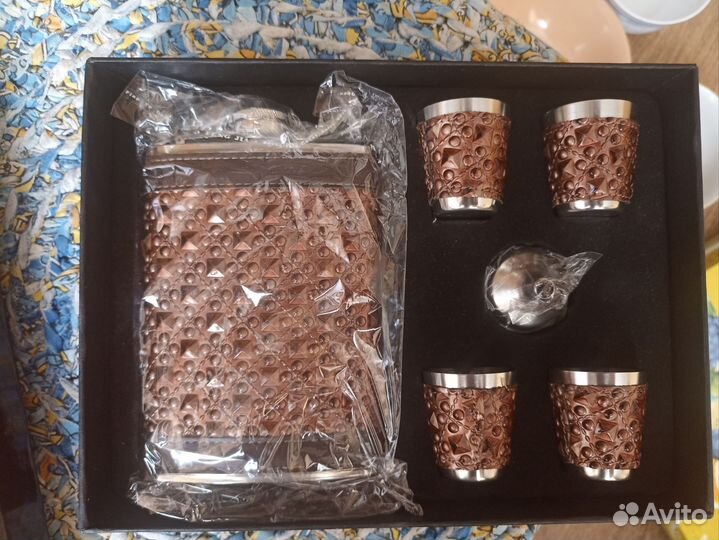 Фляжка и рюмки набор