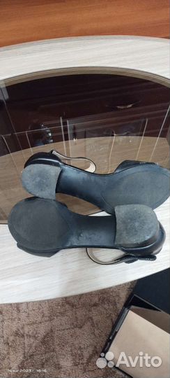 Босоножки женские