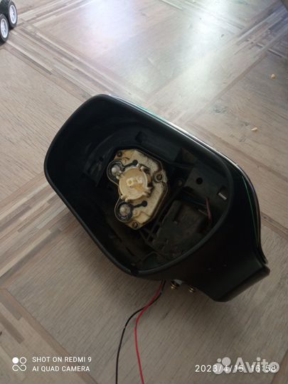 Боковое зеркало