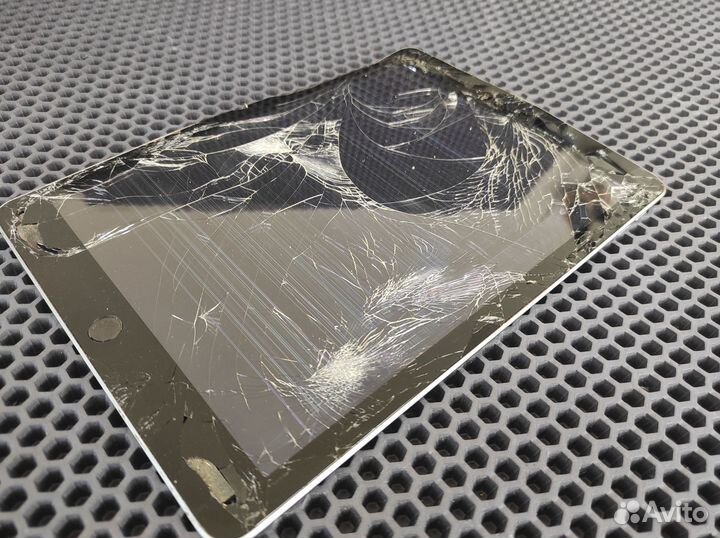 Apple iPad 5Gen 9.7 A1822 Wi-Fi