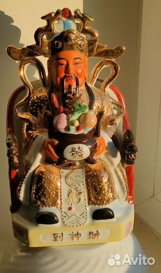 Фарфоровые статуэтка