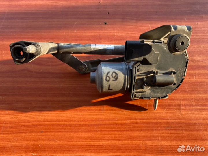 Трапеция стеклоочистителей передняя левая Vw