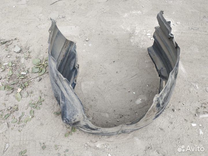 Подкрылок передний правый Toyota Camry V55