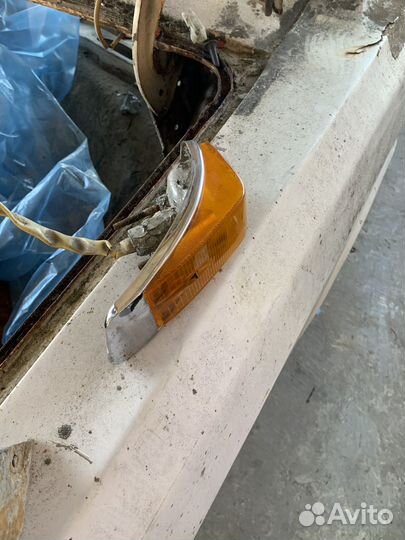 Детали автомобиля волга поворотник и колпаки