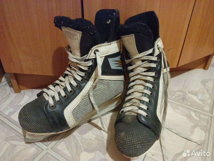 Коньки хоккейные