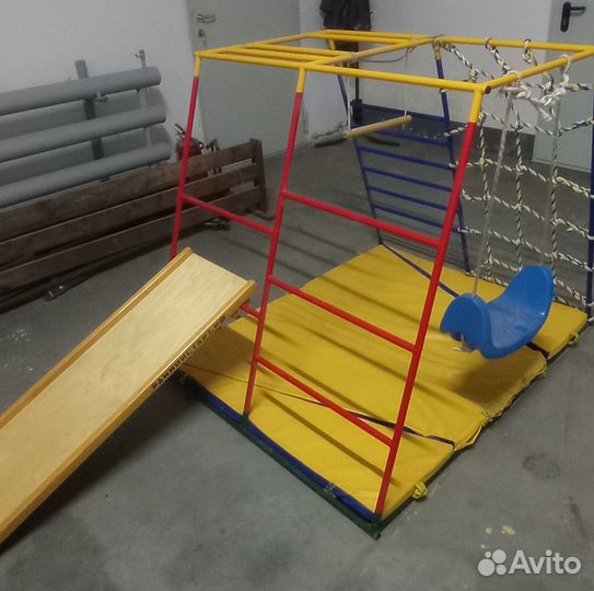 Детский игровой комплекс с горкой