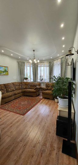 Дом 274 м² на участке 7,3 сот.